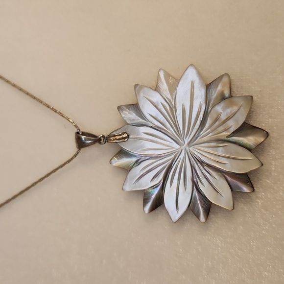 NWT Cookie Lee Vintage Silvertone Floral Shell 2 In 1 Pendant Necklace - Picture 3 of 11
